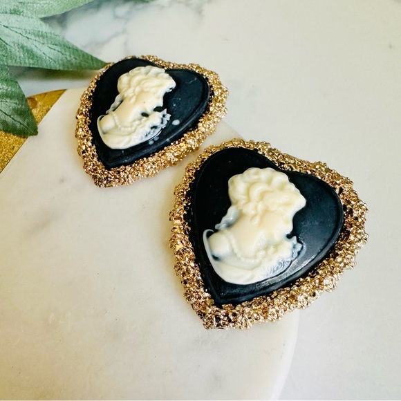 2/$30🌵 Vintage Style Cameo Gold Heart Earrings Victorian Baroque Boho Gift NEW - Picture 6 of 8